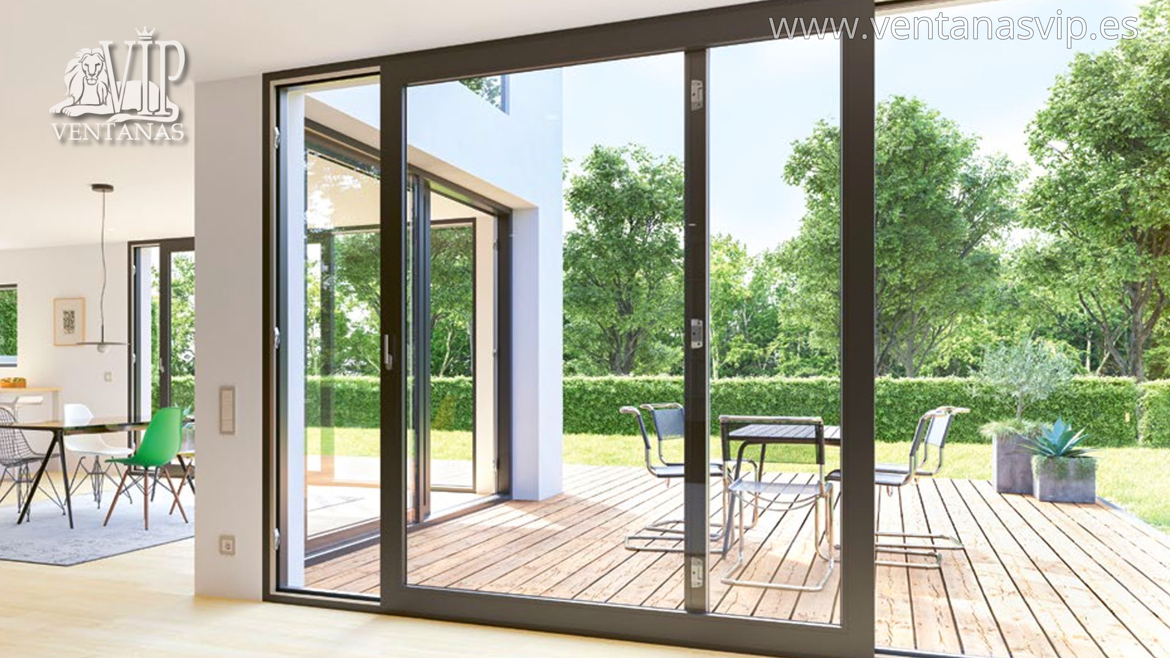 Puerta corredera paralela EvolutionDrive Plus Salamander en un interior panorámico con salida a la terraza