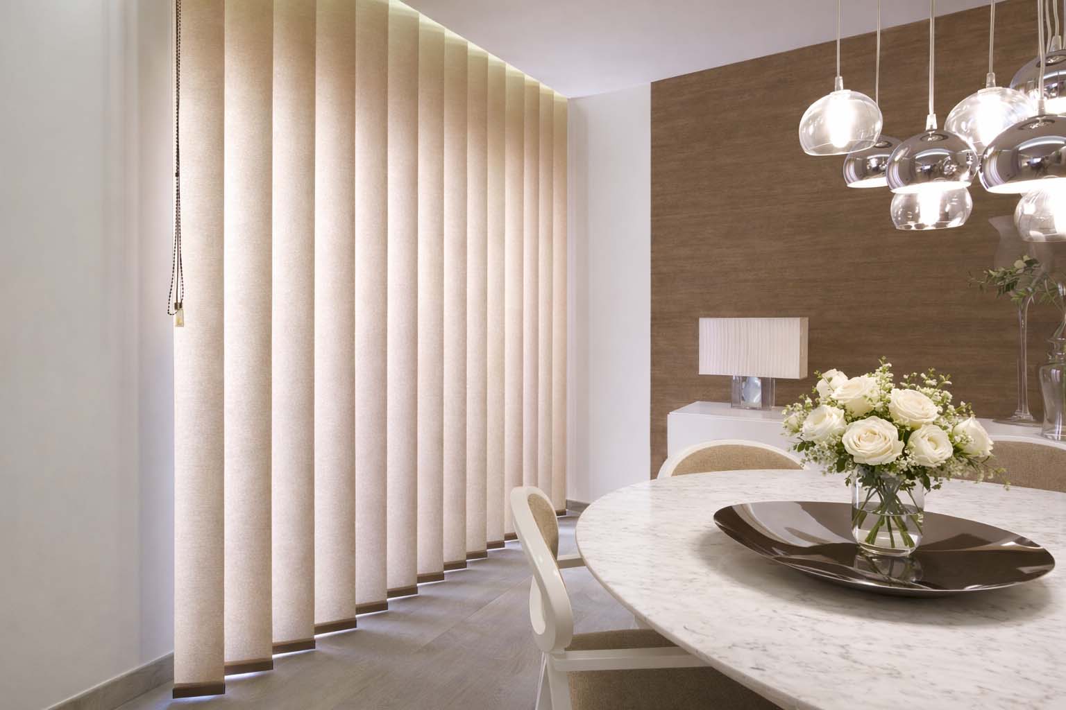 Вертикальные и раздвижные шторы для панорамных окон