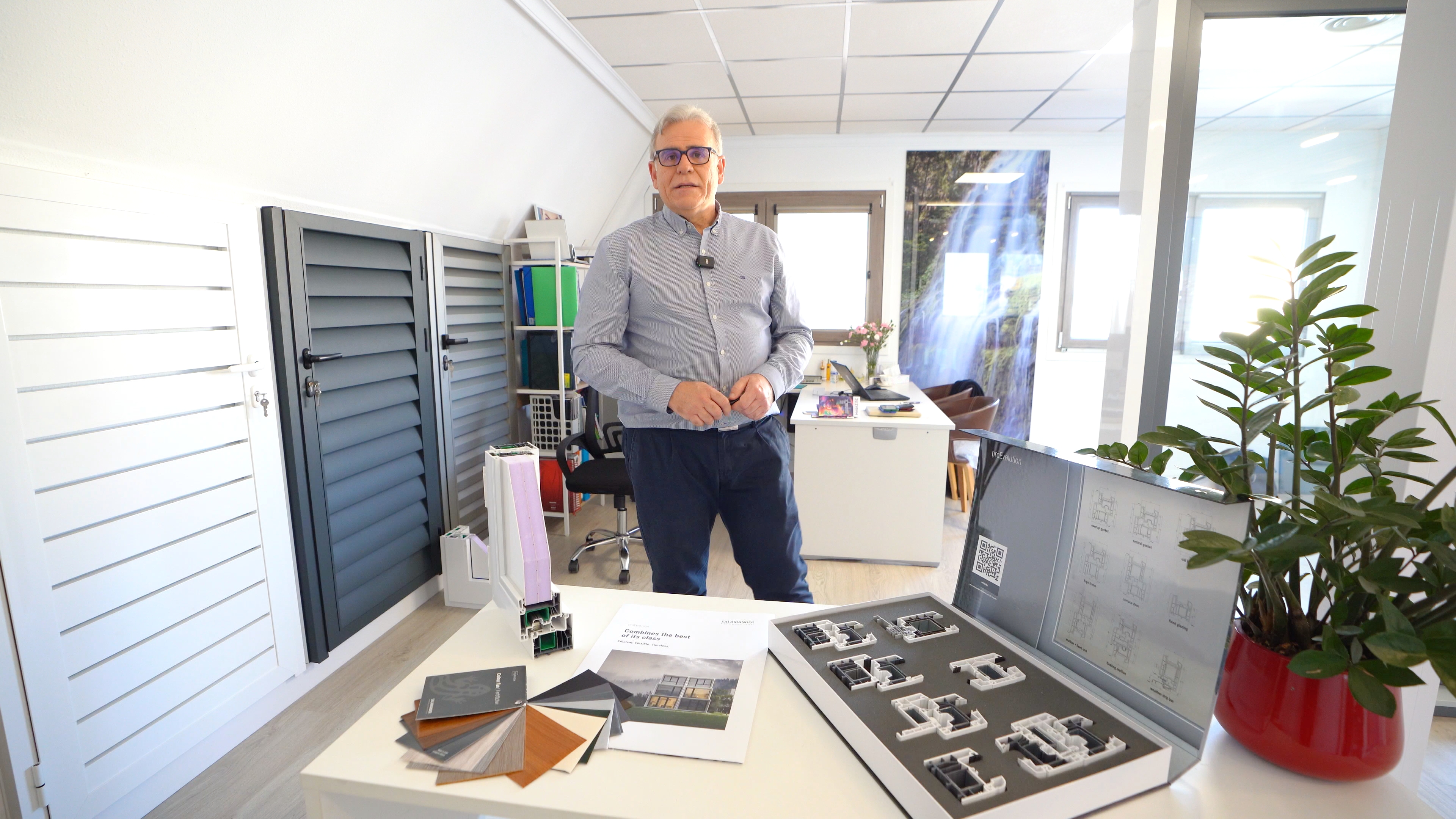 Showroom Ventanas VIP Torrevieja — sistemas de PVC Salamander ProEvolution 72 Exposición de los sistemas de ventanas Salamander ProEvolution 72 en el showroom de Ventanas VIP Torrevieja